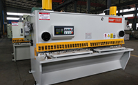 QC11K-8×2500數控閘式剪板機